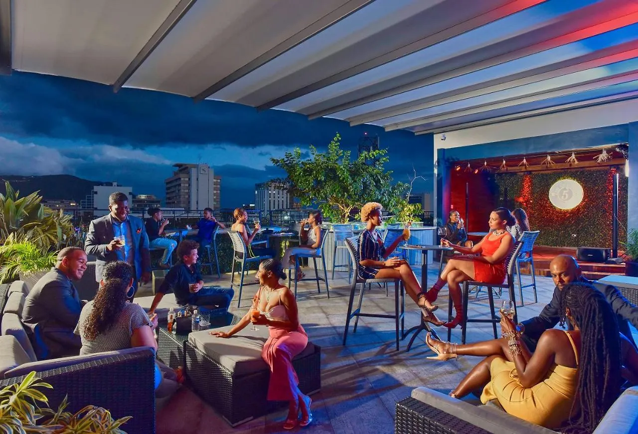 R Hotel Kingston 4*,