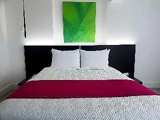 R Hotel Kingston