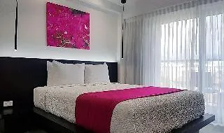 R Hotel Kingston