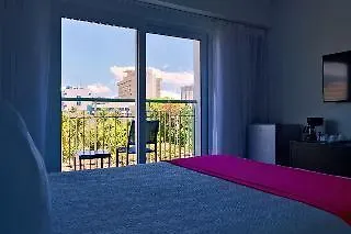 R Hotel Kingston