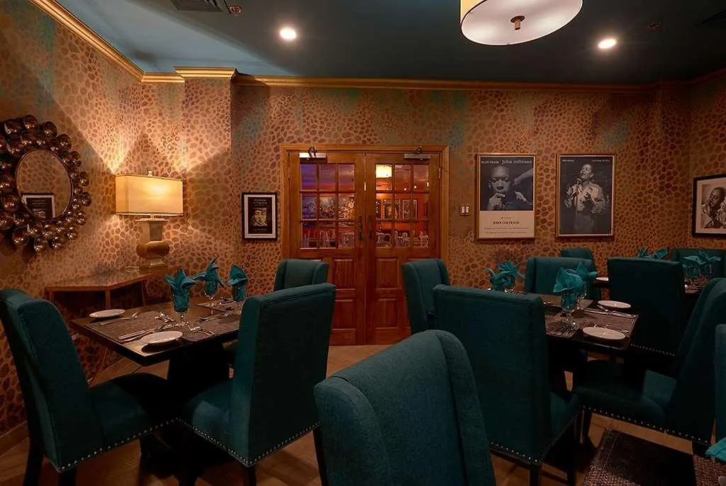 R Hotel Kingston 4*,