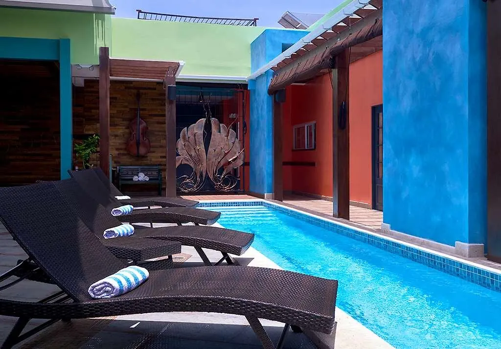 R Hotel Kingston 4*,  Jamaika