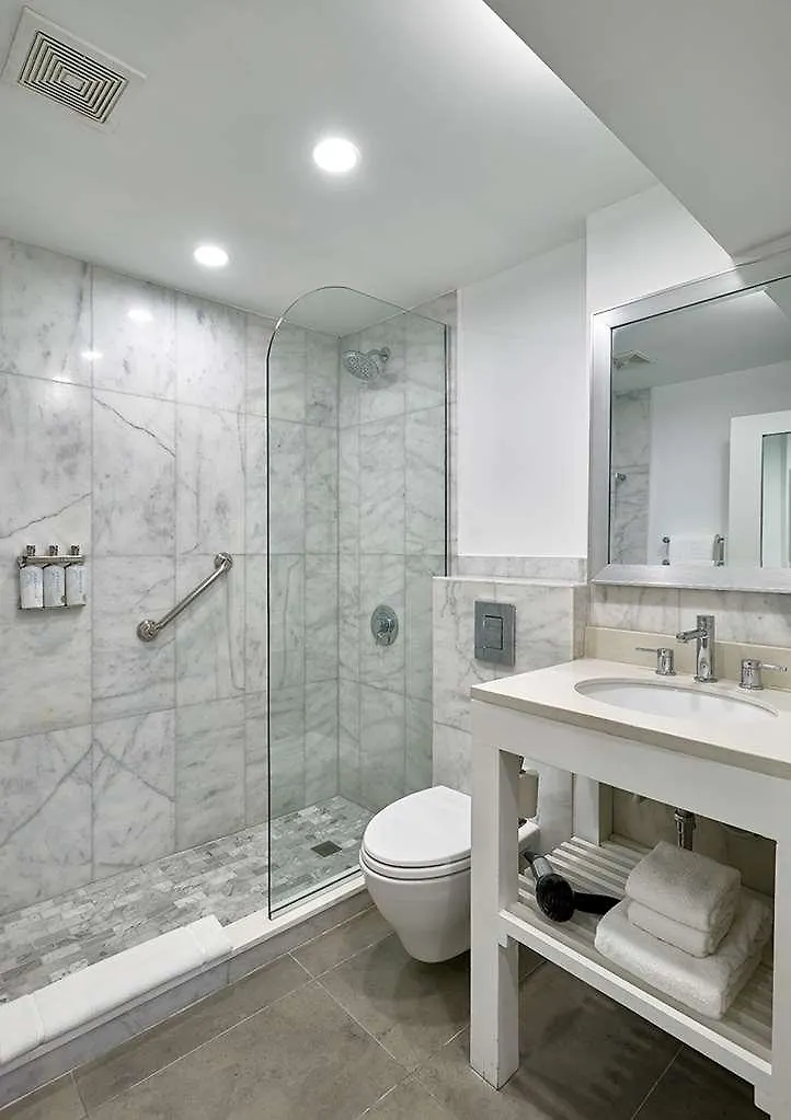 ****  R Hotel Kingston Jamaica